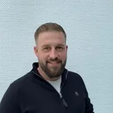 Porträtfoto Dennis Schnier